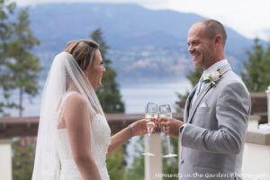 couple-having-glass-of-champagne-smiling-good2